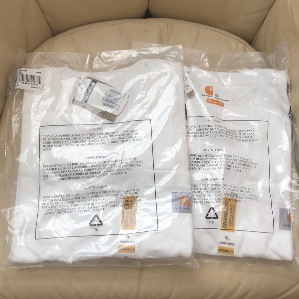 2 carhartt pocket T-shirts.. XL